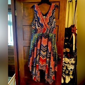 Like new, vibrant colors, summer dress, sz 18